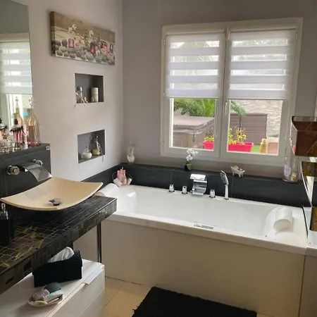 Villa La Maison Du Bonheur 34 *